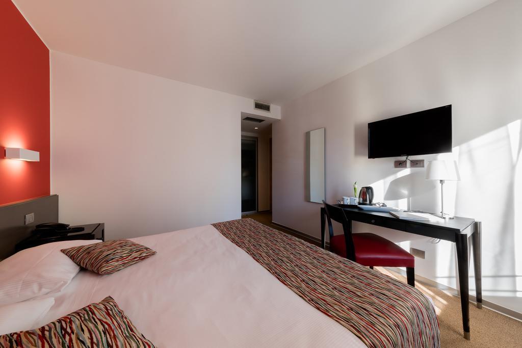 Hotel Valeria ヴィッラ・オピチーナ エクステリア 写真